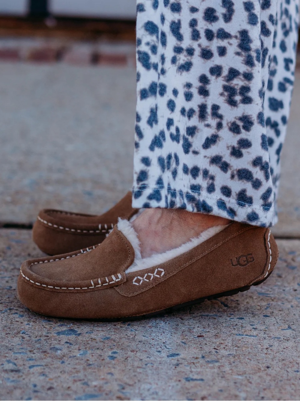 UGG Women’s Brown Suede Shearling Moccasins size 5